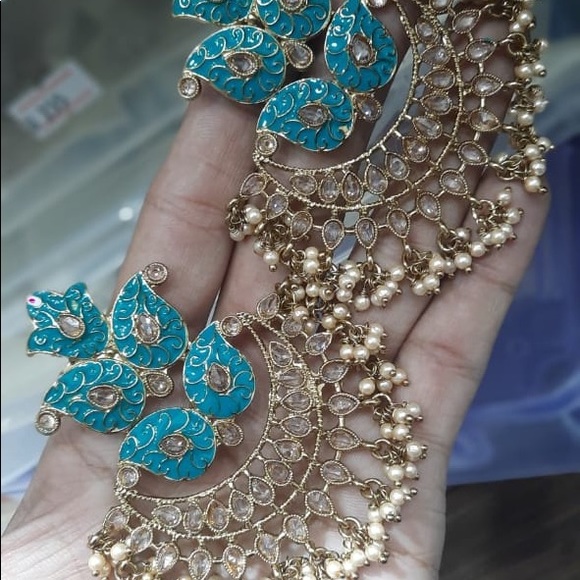 Earrings - Picture 6 of 7